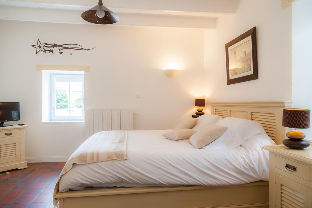Le Soleil et les étoiles Bed and Breakfast Saint-Sauveur-d'Aunis Esterno foto