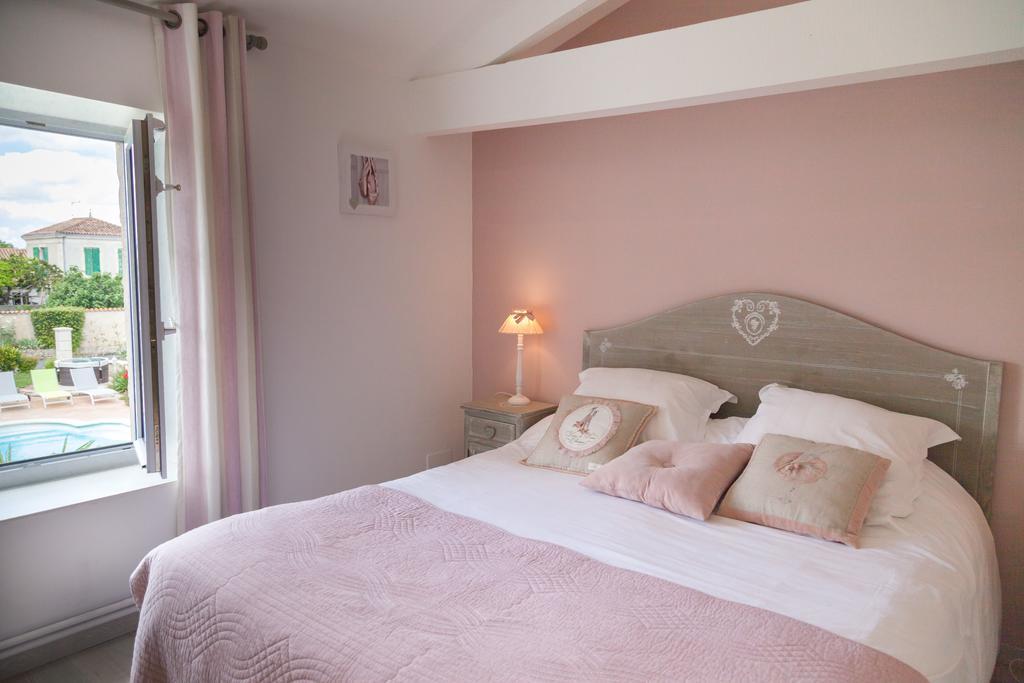 Le Soleil et les étoiles Bed and Breakfast Saint-Sauveur-d'Aunis Esterno foto